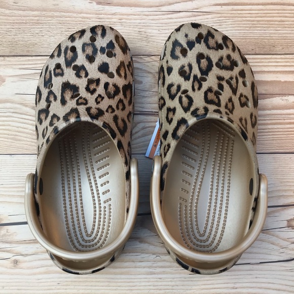 Crocs Classic Leopard Print Clog - Picture 13 of 16